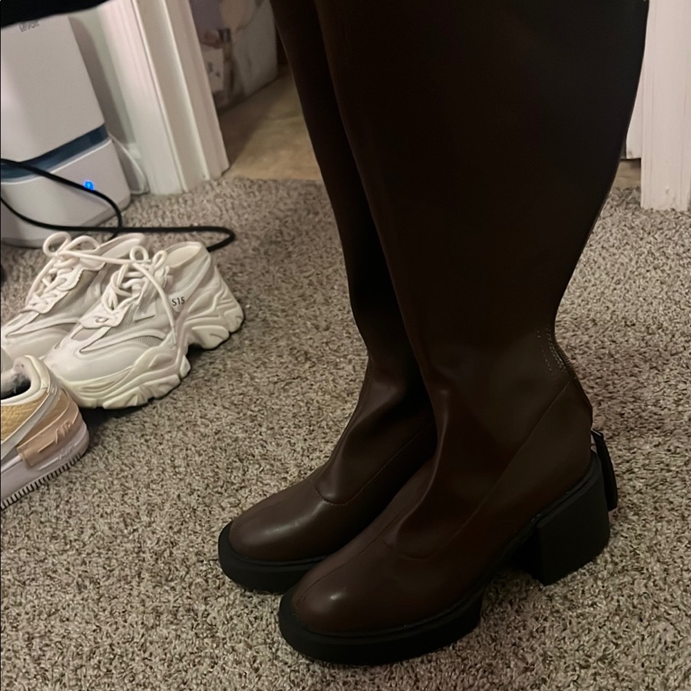 Elegant Brown Women's Boots NEW